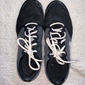Nike shoes size 8 - BARELY WORN